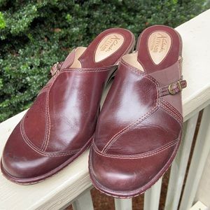 Clarks Artisan women’s size 9